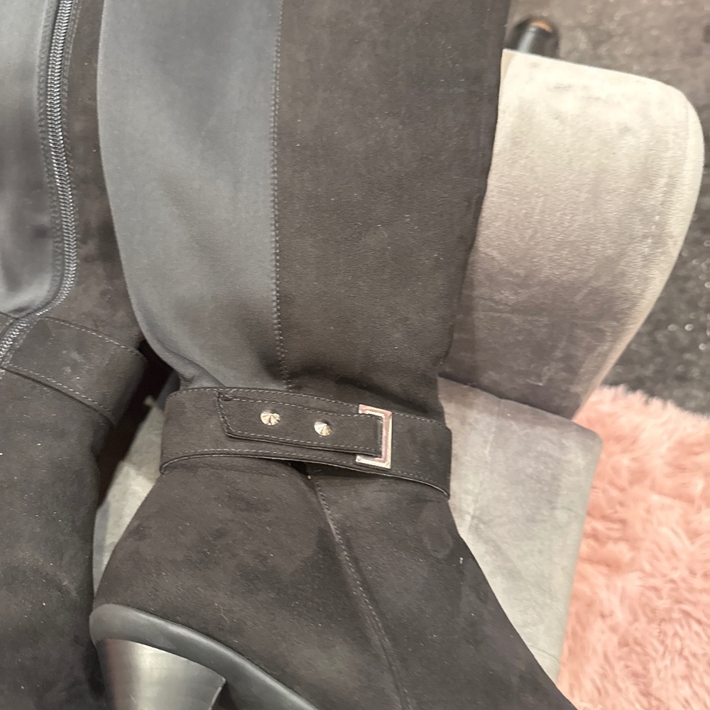 Black high boot with wooden heel